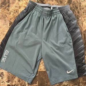 Mens Medium Elite Basketball Shorts by Nike
